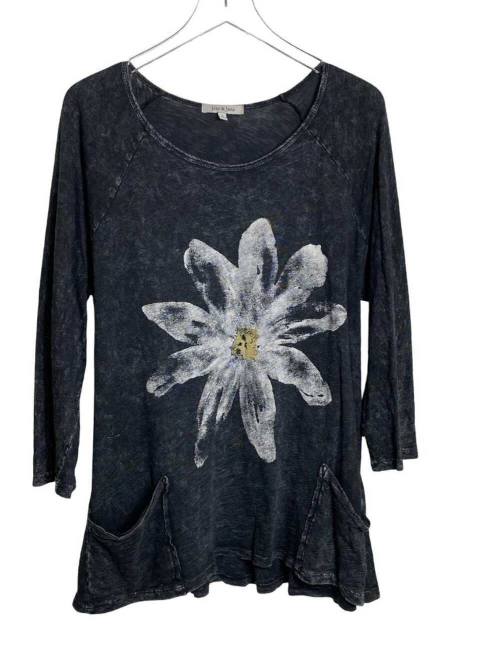 Jess & Jane Size L Mineral Washed Tunic Top Gray Daisy Long Sleeves Pockets